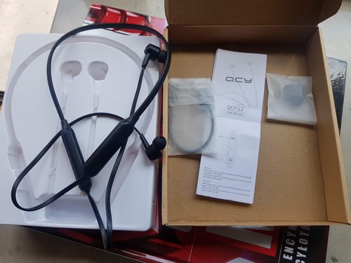 QCY L2: wyposażenie zestawu / fot. TechManiaK
