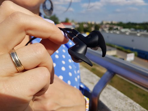 Jabra Evolve 65e: magnesy / fot. techManiaK