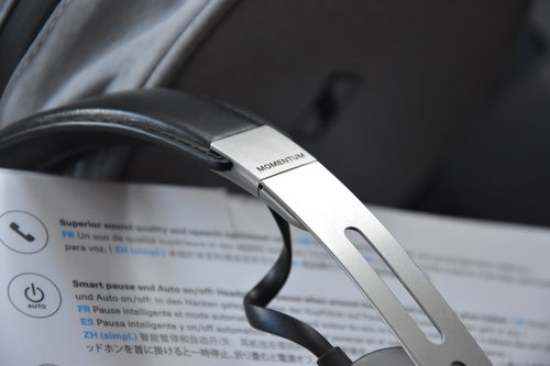 Sennheiser Momentum M3: zawias po rozłożeniu / fot. techManiaK