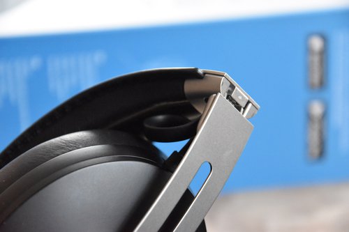 Sennheiser Momentum M3: zawias zewnętrzna strona / fot. techManiaK