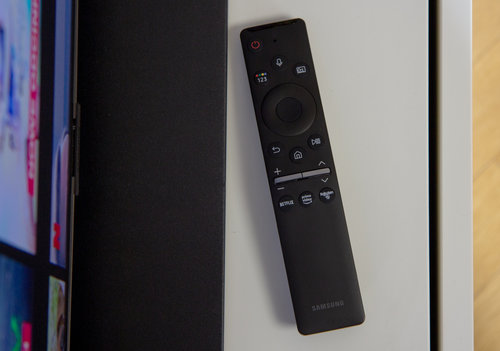 Pilot do TV Samsung QE55Q80TA / fot. techManiaK.pl