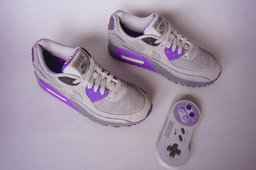 Air Snes konsola w butach/ fot. Gustavo Bonzanini