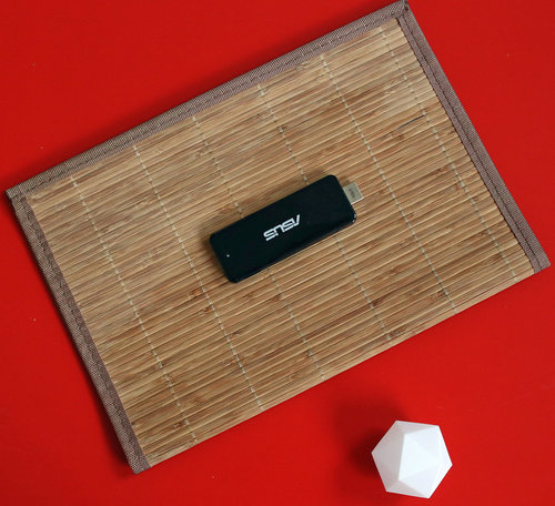 ASUS Stick QM1 / fot. tvManiaK.pl